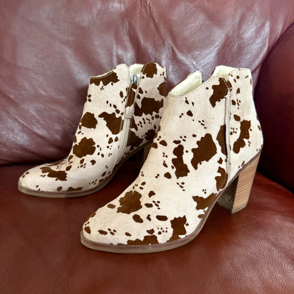Maurices Cream and Brown Cowprint Ankle Boots